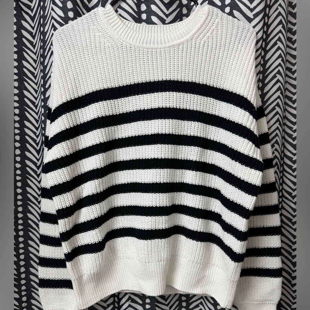 GAP Black and White Striped Crew Neck Sweater